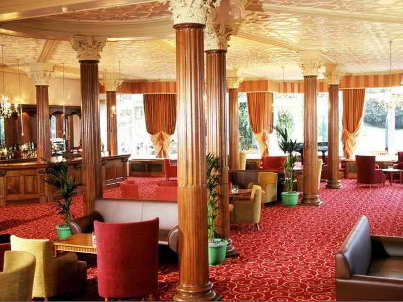 Daresbury Park Hotel & Spa Exteriör bild