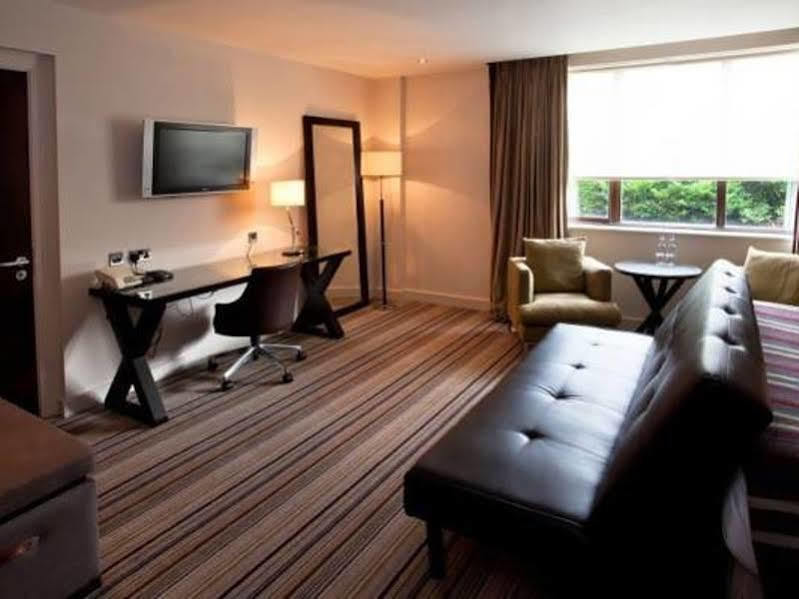 Daresbury Park Hotel & Spa Exteriör bild